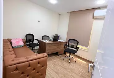 إداري للإيجار - 6 غرف - بالدور 3
