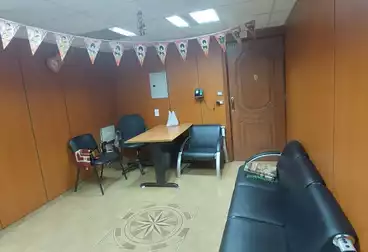 إداري للإيجار - 3 غرف - بالدور 0