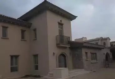 فيلا منفصلة للبيع - 6 غرف