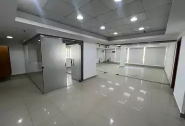 مبنى إداري للإيجار - 20 غرف