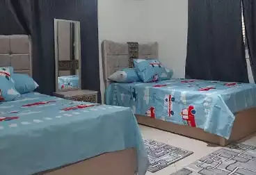 شقة بحديقة للإيجار - 2 غرف - بالدور 0
