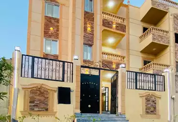 Building For sale - 6 rooms