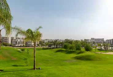شقة بحديقة للبيع - 3 غرف - بالدور 0