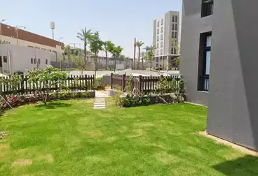 شقة بحديقة للإيجار - 3 غرف - بالدور 0