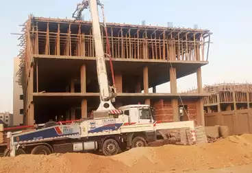شقة بحديقة للبيع - 2 غرف - بالدور 0