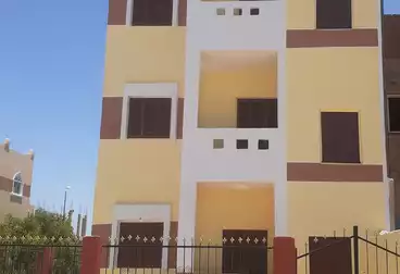 Building For sale - 9 rooms
