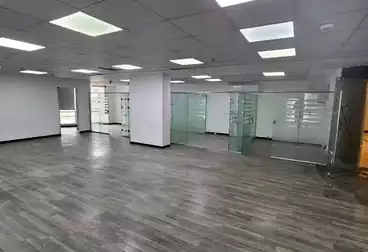 مبنى إداري للإيجار - 20 غرف