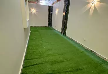 شقة بحديقة للبيع - 4 غرف - بالدور 0