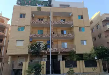 Apartments For sale - 4 rooms - floor 1