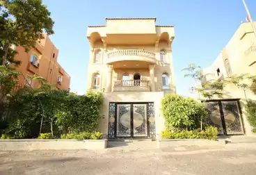 فيلا منفصلة للبيع - 6 غرف