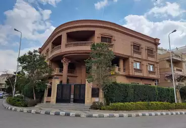فيلا منفصلة للبيع - 10 غرف