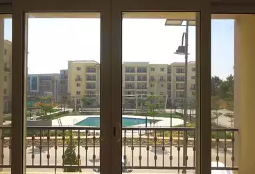 شقة بحديقة للإيجار - 2 غرف - بالدور 0