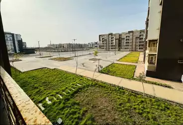 شقق للبيع - 3 غرف - بالدور 1