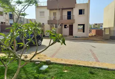 توين هاوس للبيع - 2 غرف