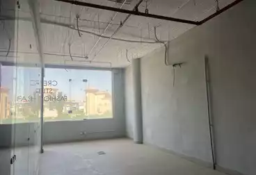 مكاتب للإيجار - 4 غرف - بالدور 1