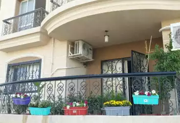 شقة بحديقة للإيجار - 3 غرف - بالدور 0