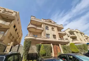 شقق للبيع - 4 غرف - بالدور 1