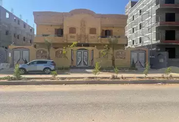 فلل للبيع - 8 غرف