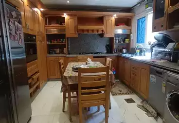 Furnished Apartment For sale - 3 rooms - floor 8
