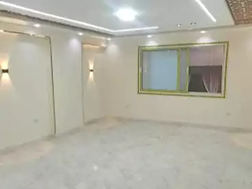 شقق للبيع - 3 غرف - بالدور 1