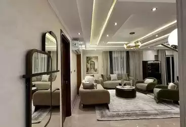 شقة بحديقة للبيع - 3 غرف - بالدور 1