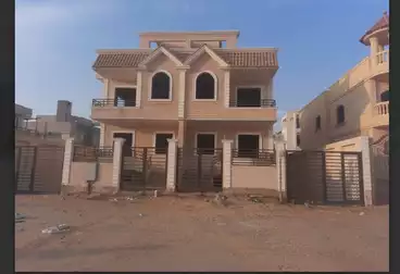 فلل للبيع - 6 غرف