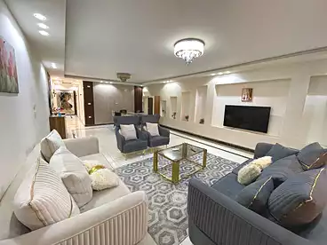 للإيجار في شارع جامعة الدول العربية، المهندسين، 220 متر