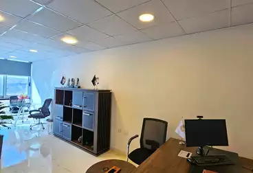 مكاتب للإيجار - 3 غرف - بالدور 2