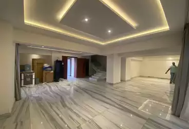 مبنى إداري للإيجار - 20 غرف