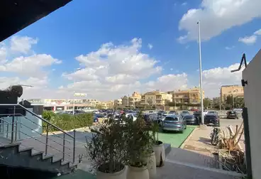 مكاتب للإيجار - 1 غرف - بالدور 1