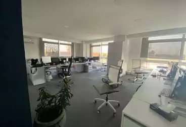 إداري للإيجار - 8 غرف - بالدور 5