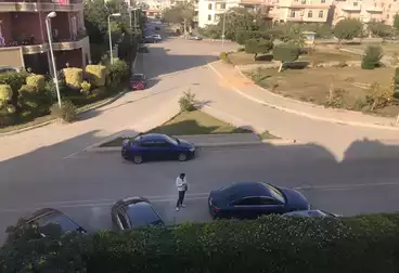 شقق للإيجار - 3 غرف - بالدور 0