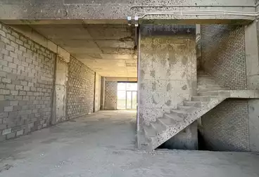 مقر إداري للإيجار - 7 غرف - بالدور 2