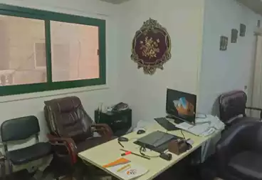 مكاتب للإيجار - 4 غرف - بالدور 1