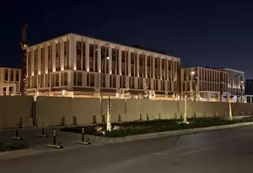 مكاتب للإيجار - 8 غرف - بالدور 1