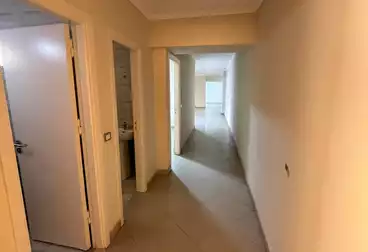 إداري للإيجار - 4 غرف - بالدور 0