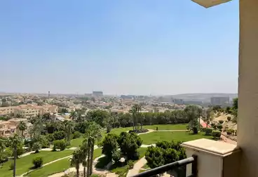 شقة بحديقة للبيع - 3 غرف - بالدور 0