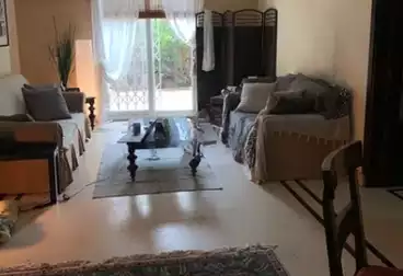 شقة بحديقة للبيع - 2 غرف - بالدور 0