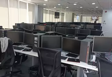 مكاتب للإيجار - 6 غرف - بالدور 1