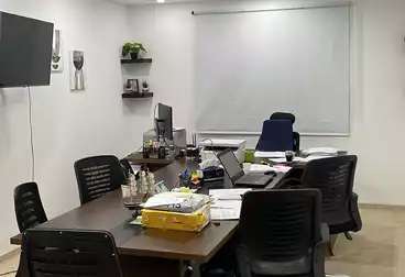 مكاتب للبيع - 1 غرف - بالدور 2
