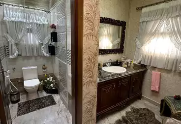 عقارات للبيع - 6 غرف