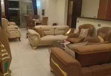 شقة بحديقة للبيع - 2 غرف - بالدور 0