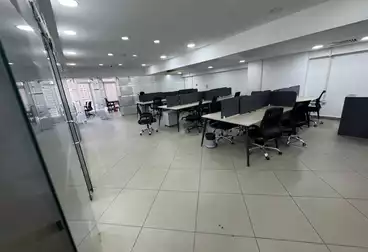 مكاتب للإيجار - 10 غرف - بالدور 8