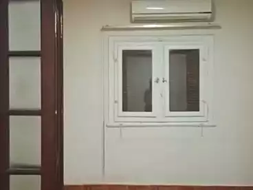 مكاتب للإيجار - 4 غرف - بالدور 3