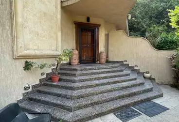 إداري للإيجار - 7 غرف - بالدور 0