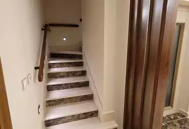 توين هاوس للبيع - 4 غرف