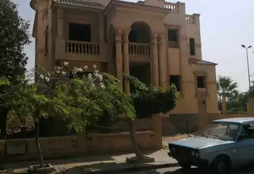 فيلا منفصلة للبيع - 6 غرف