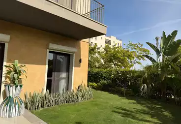 شقة بحديقة للبيع - 3 غرف - بالدور 0