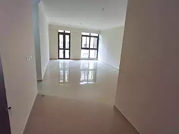شقق للبيع - 3 غرف - بالدور 1