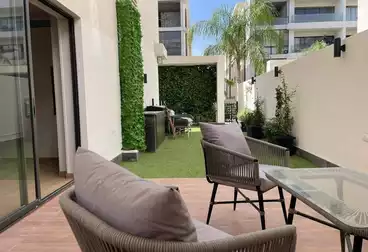 شقة بحديقة للبيع - 2 غرف - بالدور 0